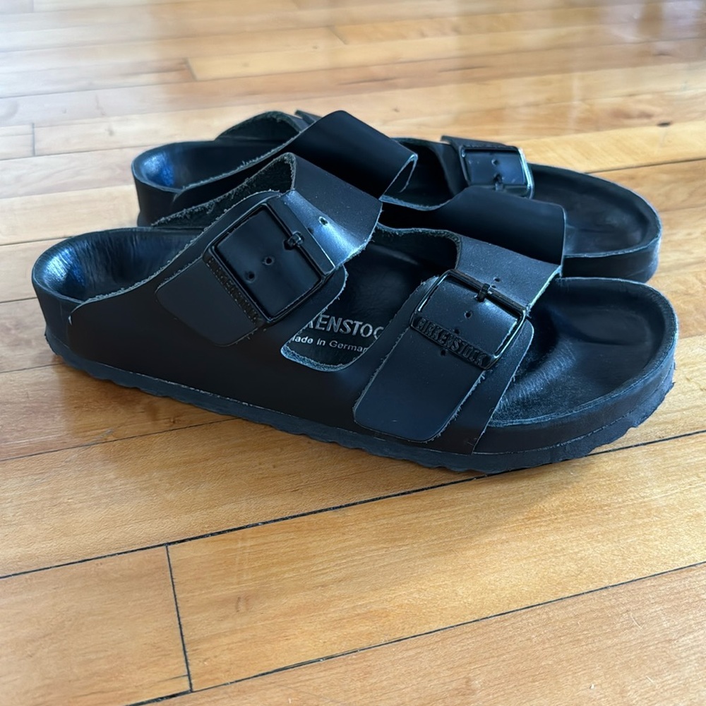 Birkenstock Arizona Women’s all black leather size 39 sandals - like new